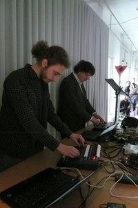 Live Spiel mit Controller und Laptops 3 Live Spiel mit Controller und Laptops 3