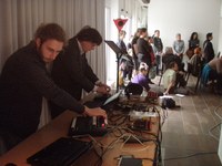 Live Spiel mit Controller und Laptops Live Spiel mit Controller und Laptops