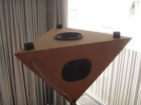 Tetraeader Speaker 3 im Eck am Fenster Tetraeader Speaker 3 im Eck am Fenster